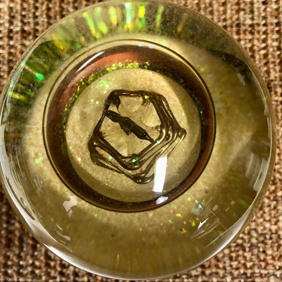 Vintage Christmas Tree Snowglobe Music Box, Wish You a Merry Christmas - Picture 5 of 5